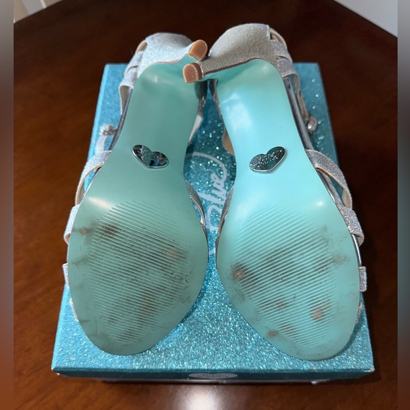 Blue by Betsy Johnson SB-Tee Silver Shoes - Picture 4 of 5